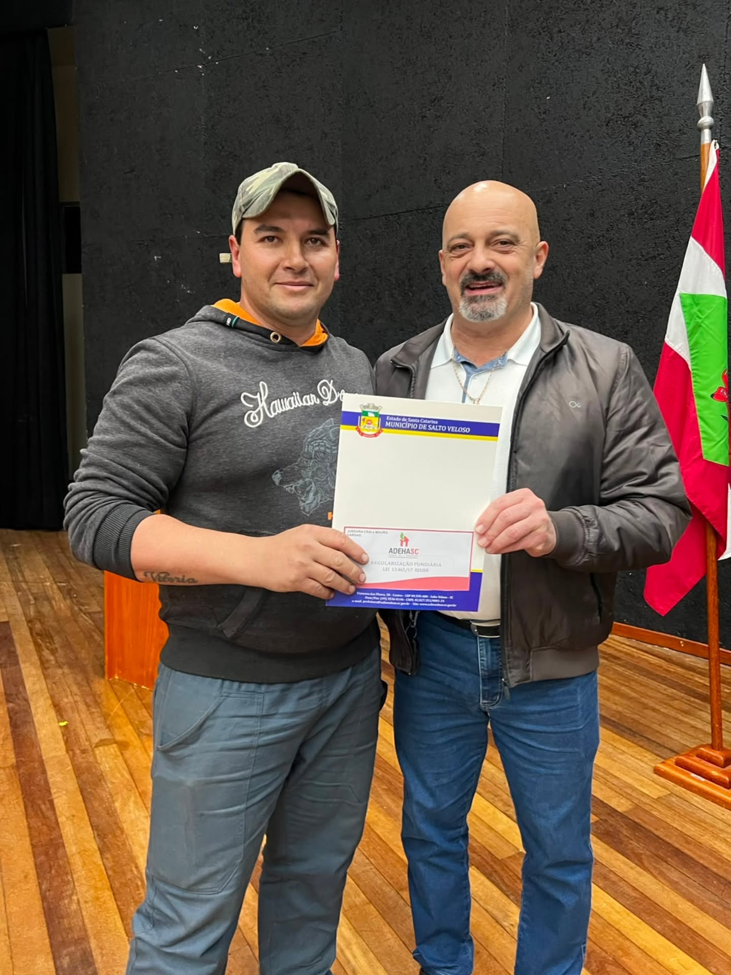 Entrega de título - Jussara Crai e Mauro Vargas
