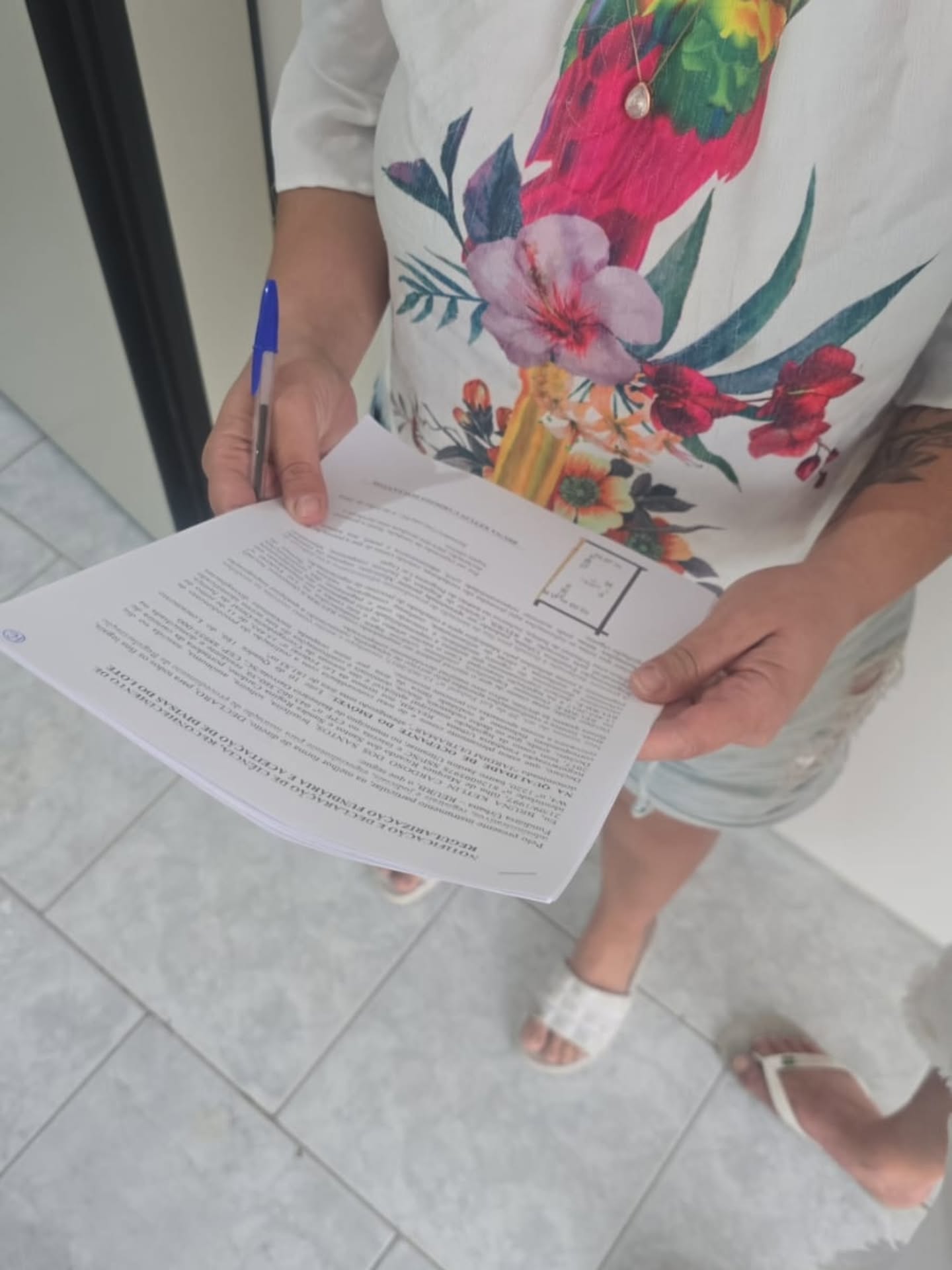 Moradora com notificação de regularização